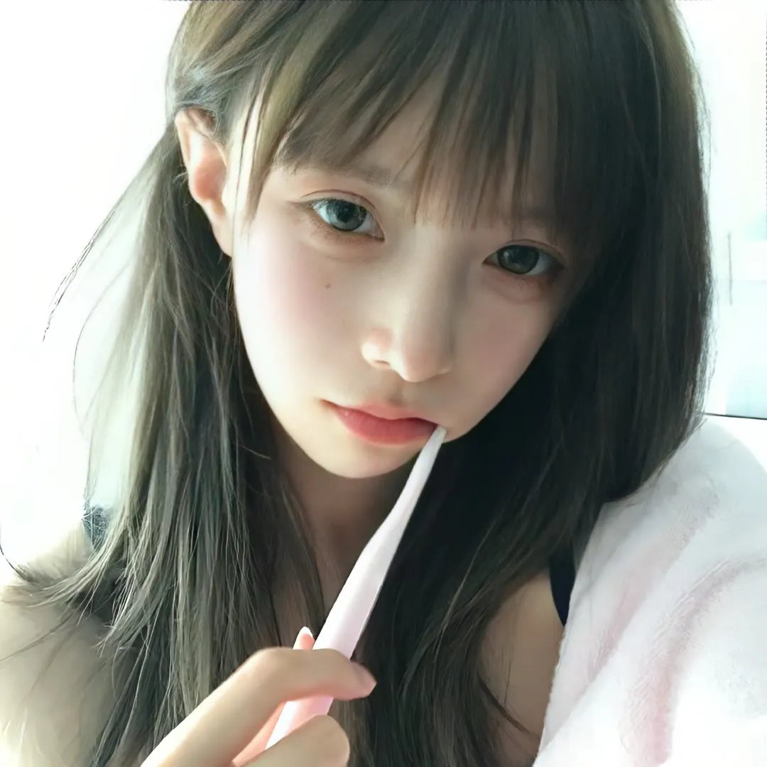 圆月映花都